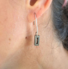 PILLAR EARRING TITANIUM