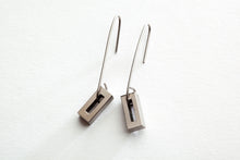 PILLAR EARRING TITANIUM